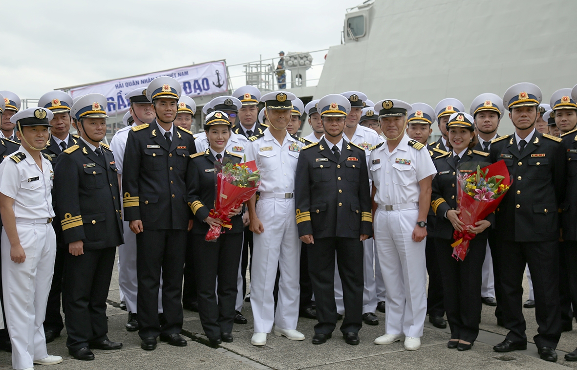 Tàu 015-Trần Hưng Đạo thăm Nhật Bản